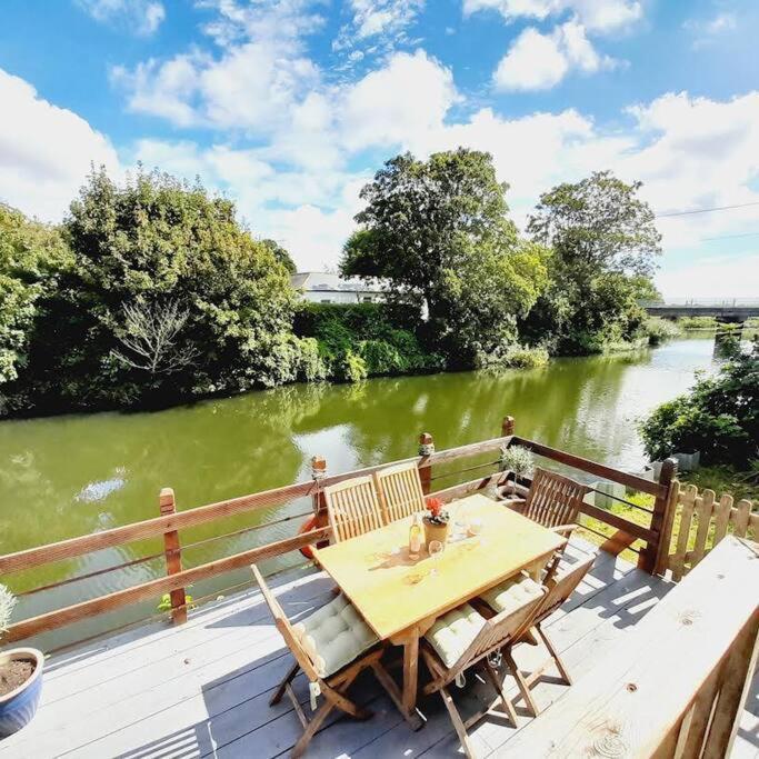 فيلا Riverside Escape Iden Rye المظهر الخارجي الصورة